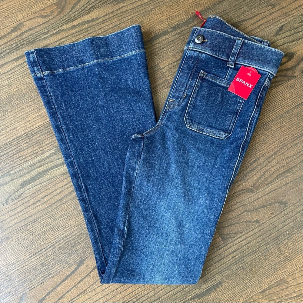 NWT SPANX EveryWear Flare Jeans with Patch Pockets in Authentic Blue Small